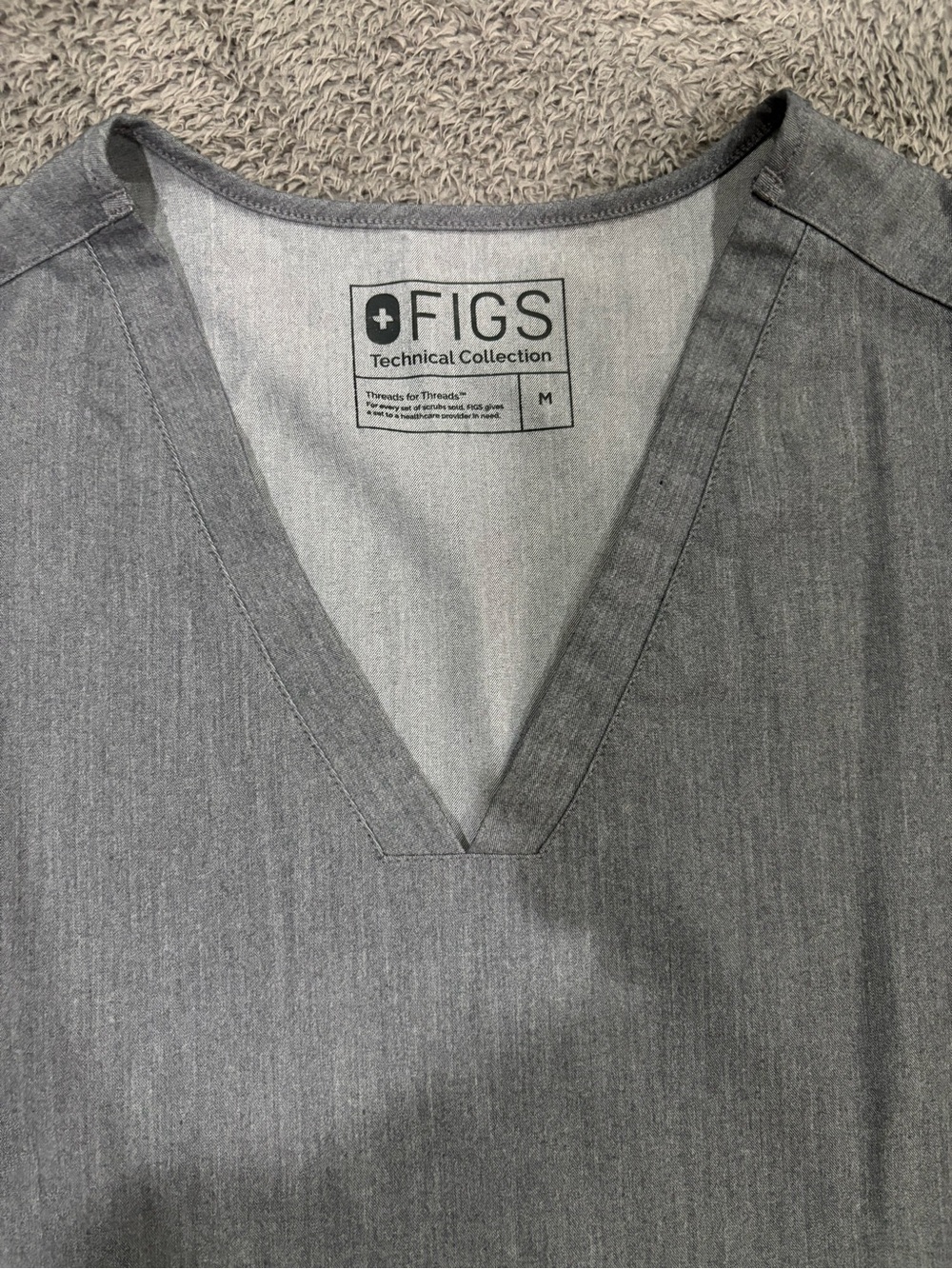 Medium FIGS Graphite Scrub Set - Picture 3 of 10